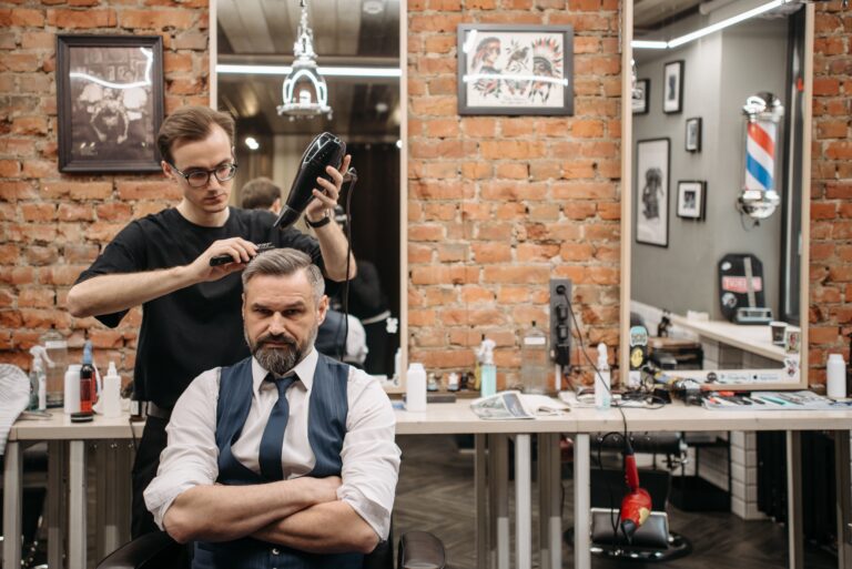 SHB40216 Certificate IV in Hairdressing