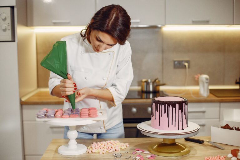 FBP30321 Certificate III in Cake and Pastry