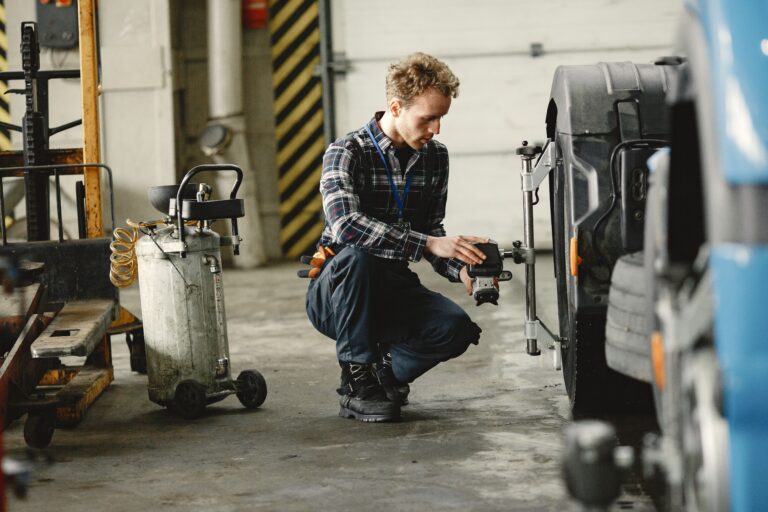 AUR32126 Certificate III in Automotive Body Repair Technology