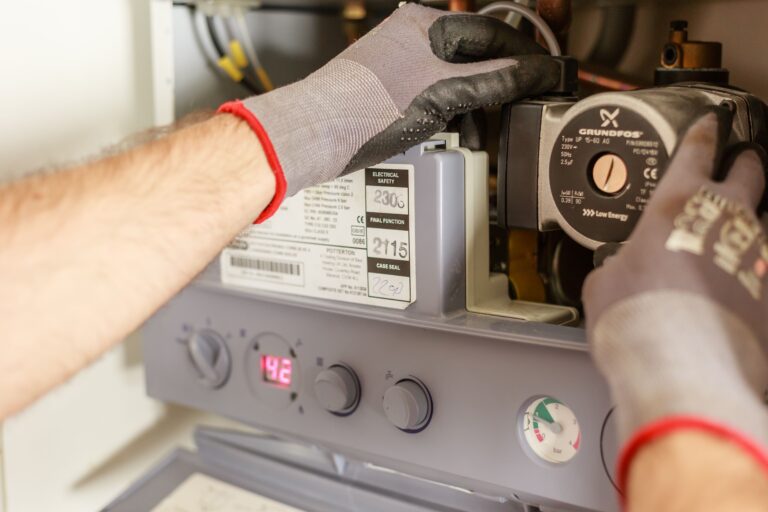 UEE32225 Certificate III in Air Conditioning and Refrigeration