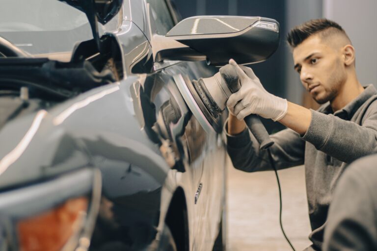 AUR32420 Certificate III in Automotive Refinishing Technology